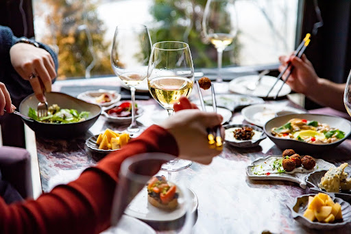 De charme van Chardonnay aan tafel: van boterzacht tot fris en elegant