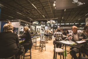 Grootschalige zakelijke events: de kracht van volledige ontzorging op eigen locatie